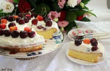 עוגת וניל עם דובדבנים קלה להכנה