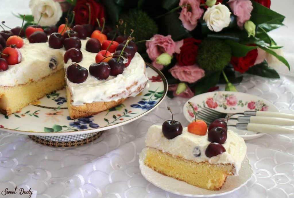 עוגת וניל עם דובדבנים קלה להכנה