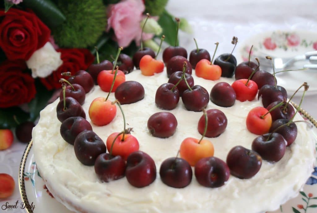 עוגת וניל עם דובדבנים קלה להכנה