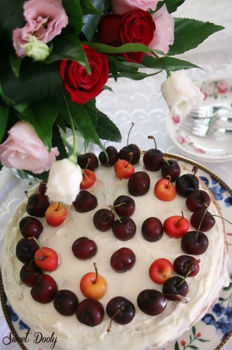 עוגת וניל עם דובדבנים קלה להכנה