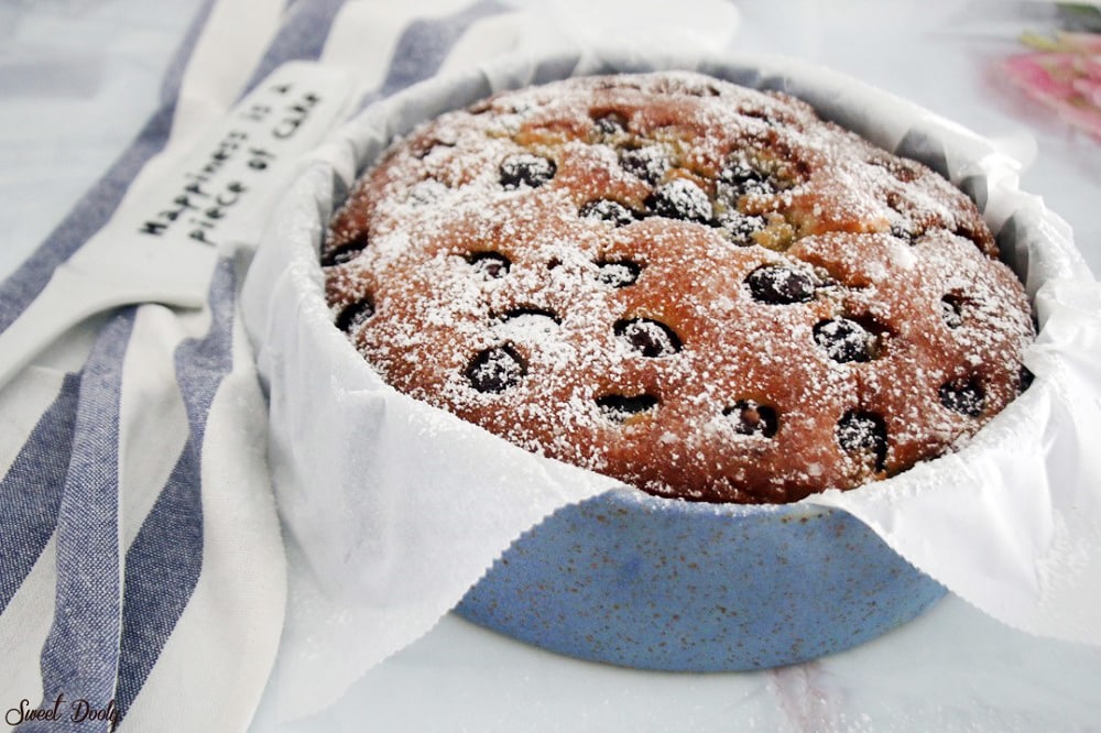 עוגת שקדים וניל עם דובדבנים