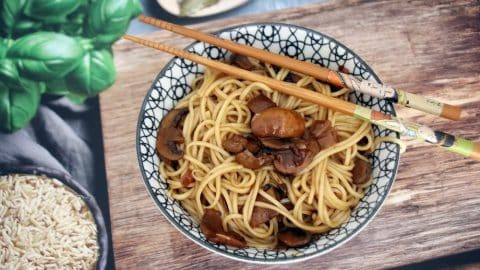 מתכון לנודלס עם פטריות