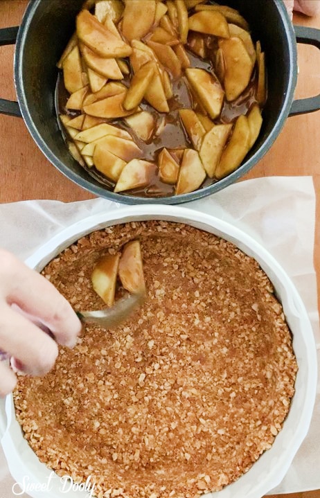 עוגת גבינה תפוחים וקצפת