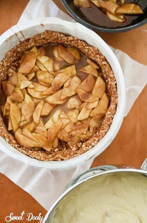 עוגת גבינה תפוחים וקצפת