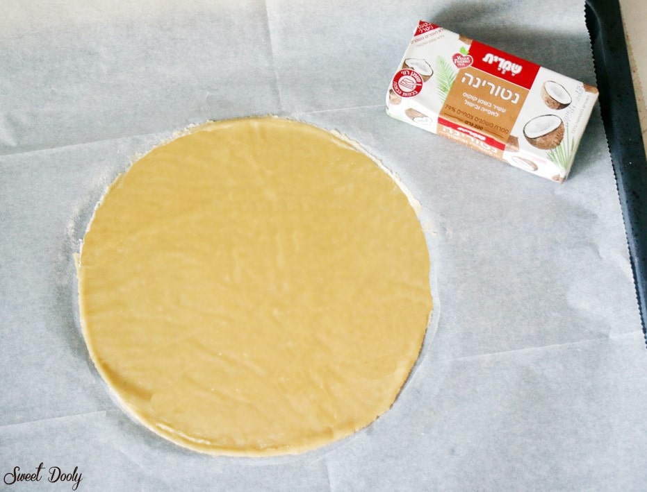 מדוביק פרווה עוגת שכבות קרם ודבש