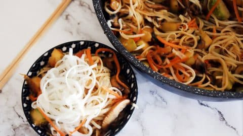 אטריות אורז עם ירקות