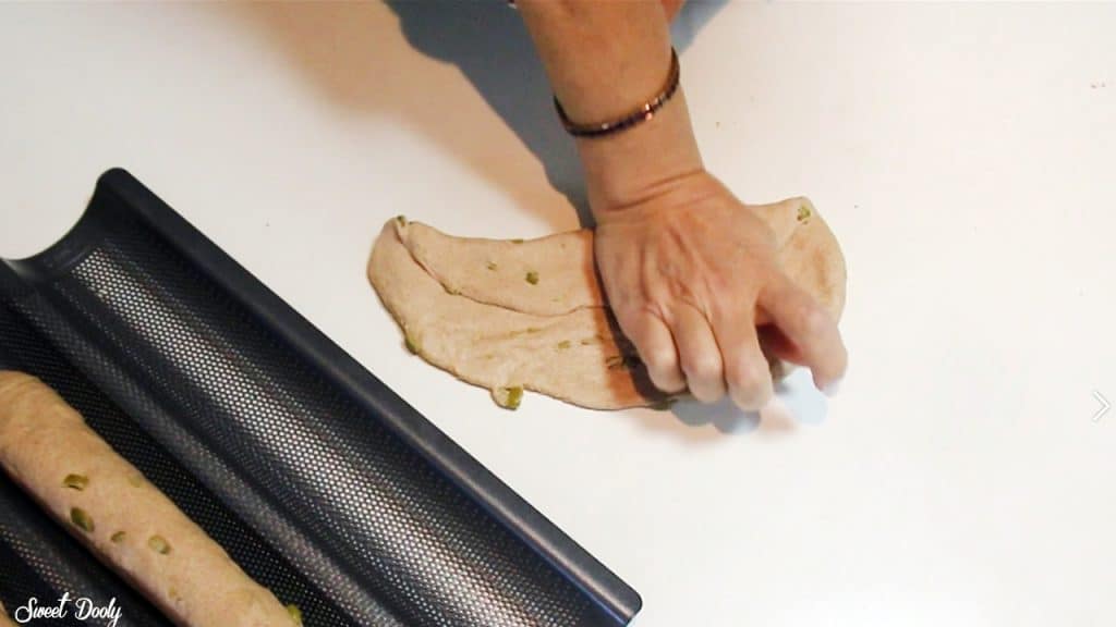 באגט מקמח כוסמין עם זיתים