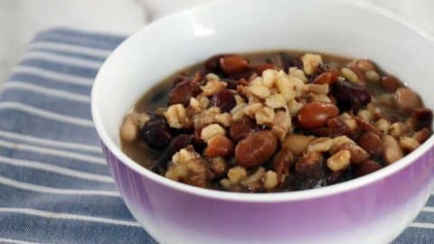 מרק גריסים עם שעועית בשלושה צבעים