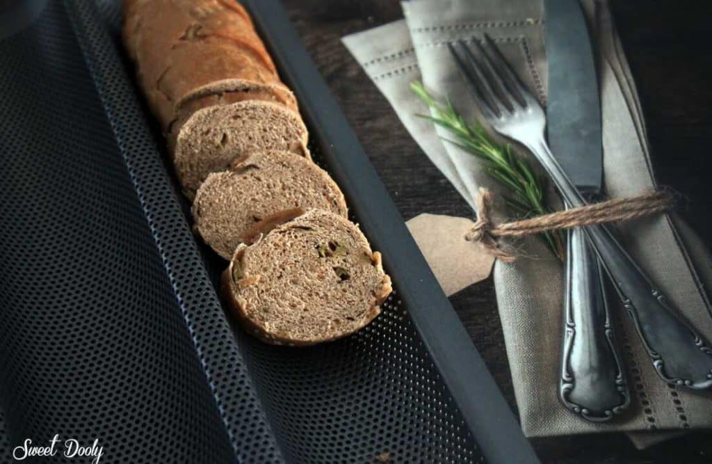 באגט מקמח כוסמין עם זיתים