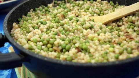 פתיתים ואפונה תבשיל בסיר אחד