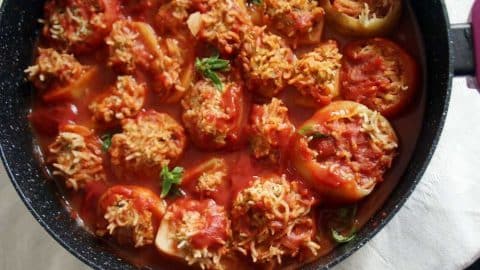 ירקות ממולאים באורז ובשר כמו קיפודים