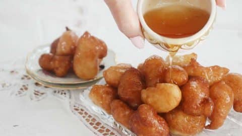 לוקומדס סופגניות יוונית בסירופ סוכר