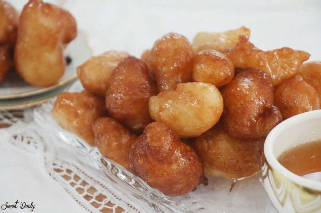 לוקומדס סופגניות יוונית בסירופ סוכר