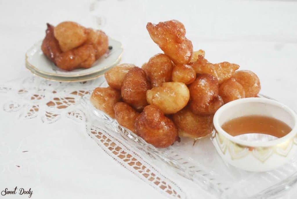 לוקומדס סופגניות יוונית בסירופ סוכר