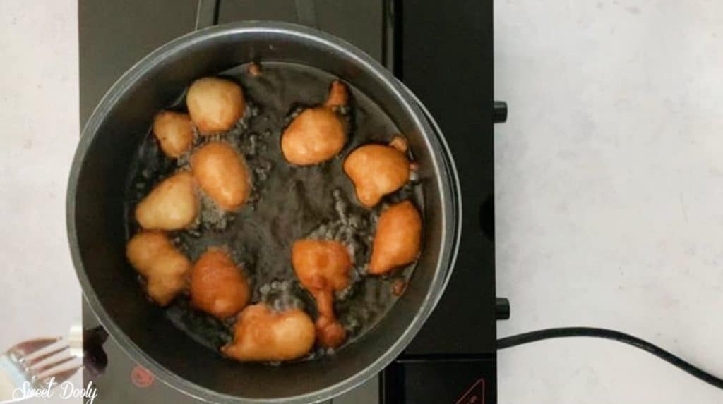 לוקומדס סופגניות יוונית בסירופ סוכר