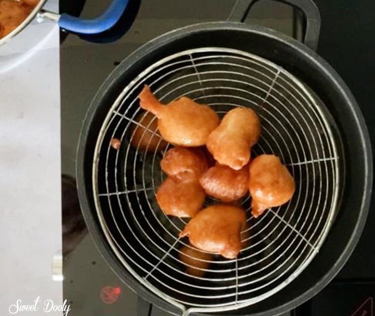 לוקומדס סופגניות יוונית בסירופ סוכר