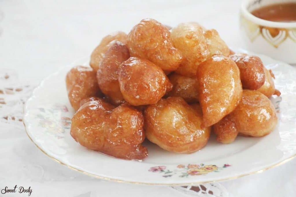 לוקומדס סופגניות יוונית בסירופ סוכר