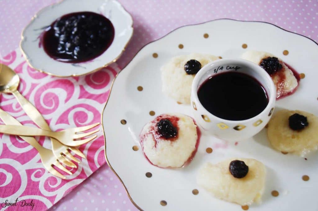 פאפאנש סופגנייה רומנית מבושלת או מטוגנת