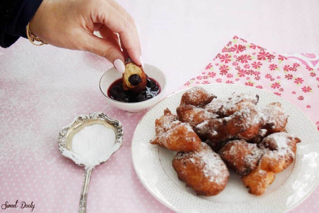 פאפאנש סופגנייה רומנית מבושלת או מטוגנת