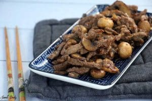 רצועות סינטה מוקפצות עם פטריות