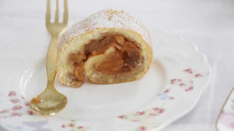 רולדת תפוחים בחושה פרווה