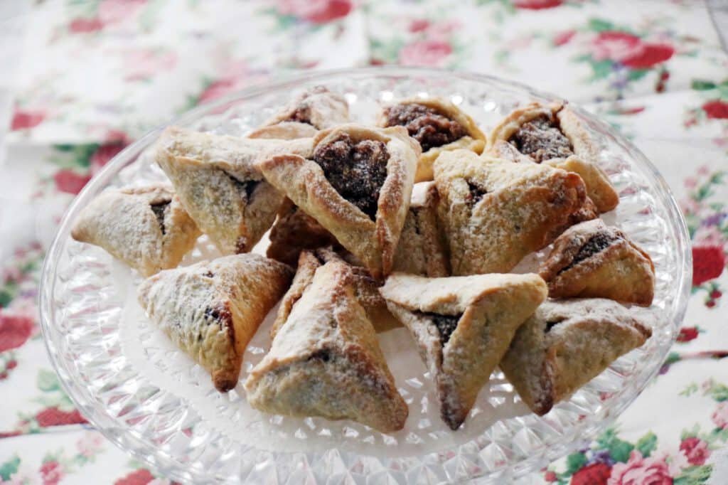 אוזני המן פרווה תמרים ואגוזים