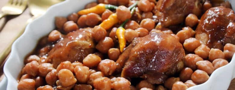 עוף מבושל עם חומוס