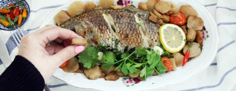 דג אמנון עם ארטישוק ירושלמי