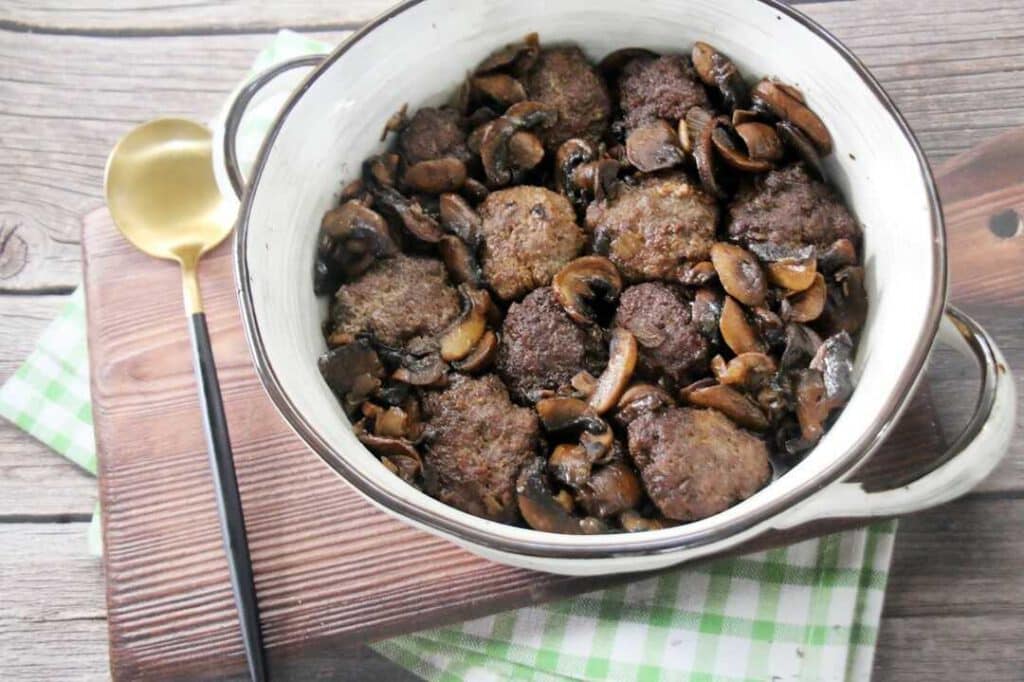 קציצות בשר עם פטריות