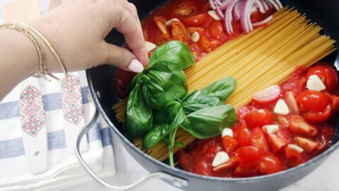 פסטה עגבניות בסיר אחד