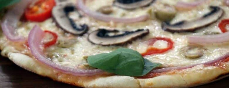 פיצה במחבת מ-2 מצרכים בלבד