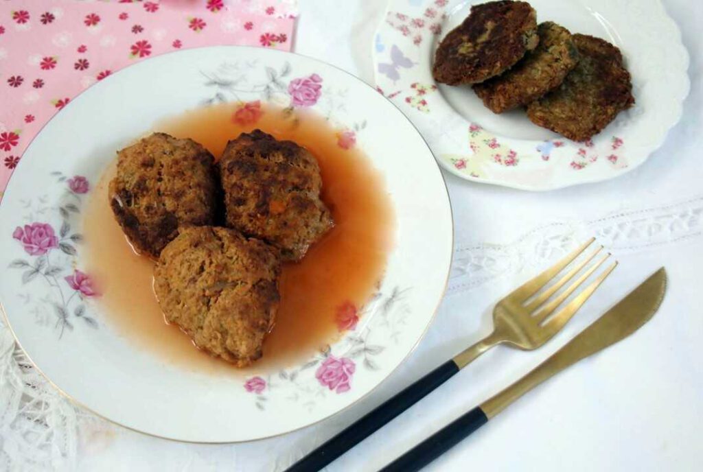 קציצות פרסה ברוטב סלק