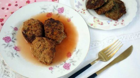 קציצות פרסה ברוטב סלק