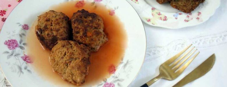 קציצות פרסה ברוטב סלק