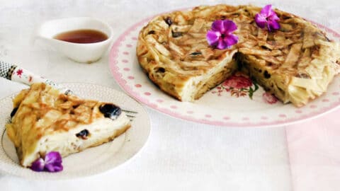 פשטידת אטריות עם צימוקים פרווה