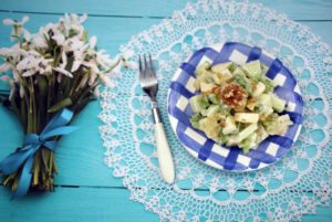 סלט וולדורף מרענן וקל הכנה