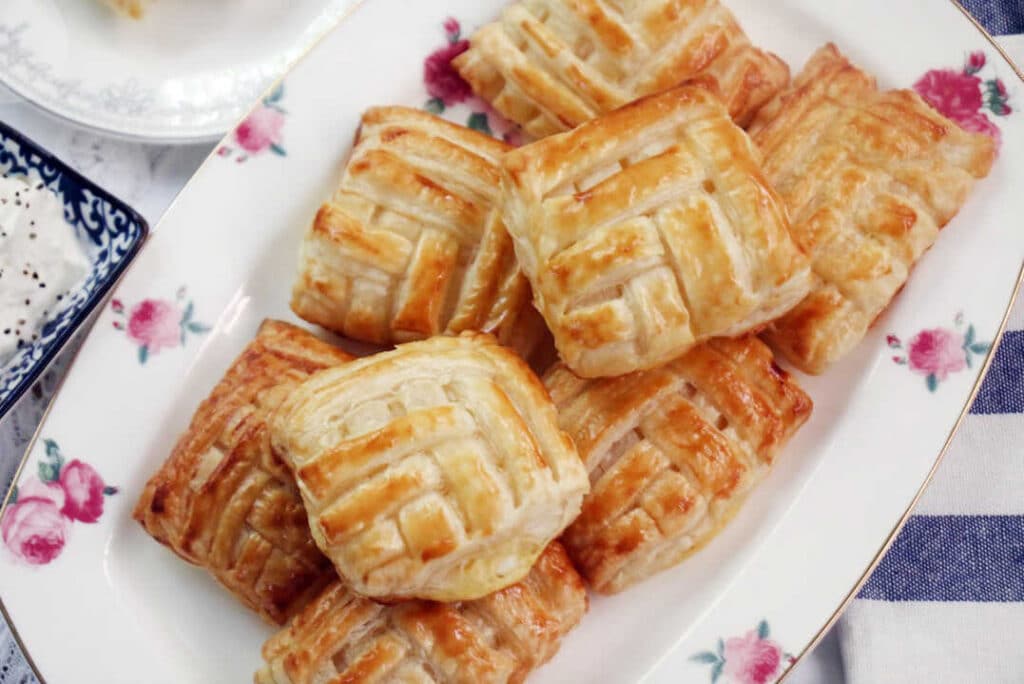 בורקס גבינה משגעים מבצק עלים