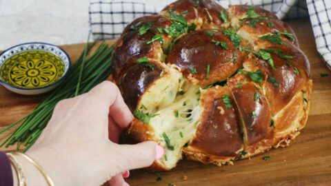 לחם גבינות ושום נתלש