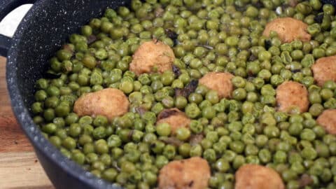 אפונה עם קציצות עוף