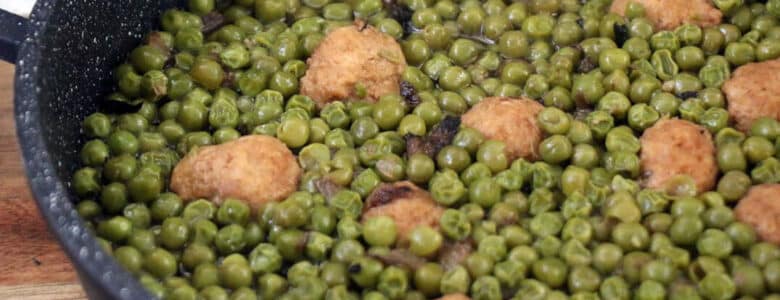 אפונה עם קציצות עוף