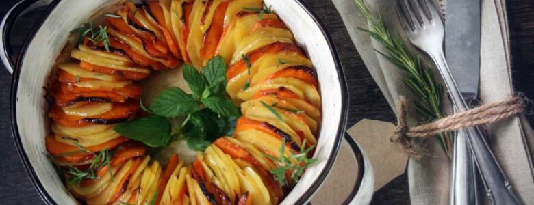 פרוסות תפוחי אדמה ובטטה בתנור