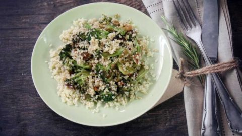 בורגול עם ברוקולי וזיתים