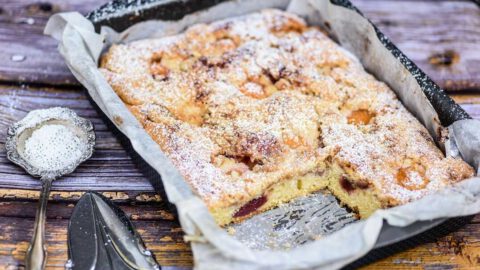 עוגת מישמשים וקרמבל פרווה