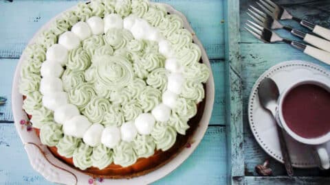 עוגת גבינה אפויה וקרם פיסטוק