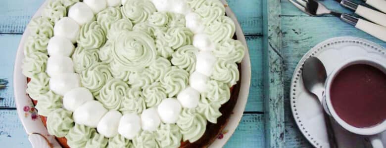 עוגת גבינה אפויה וקרם פיסטוק