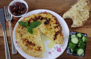 חביתת חצילים וגבינות על המחבת