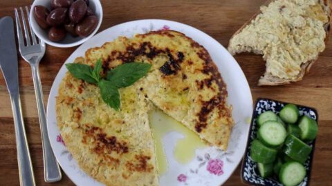 חביתת חצילים וגבינות על המחבת