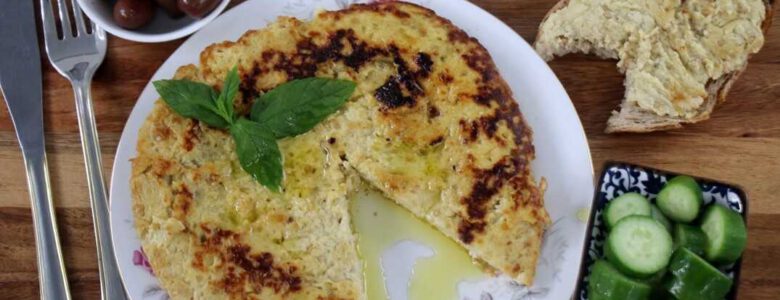 חביתת חצילים וגבינות על המחבת