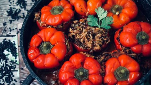 פלפלים ממולאים בעדשים שחורות ואורז