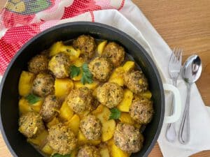 תבשיל קציצות בשר ותפוחי אדמה